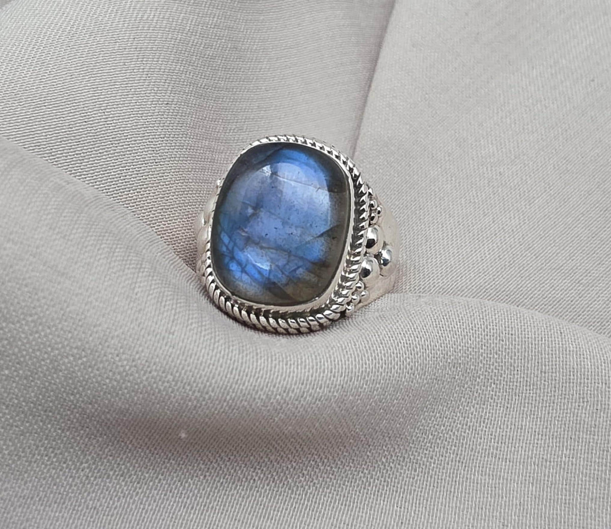 Blue Flash Labradorite 925 Sterling Silver Ring: Handmade Boho Gemstone Jewelry