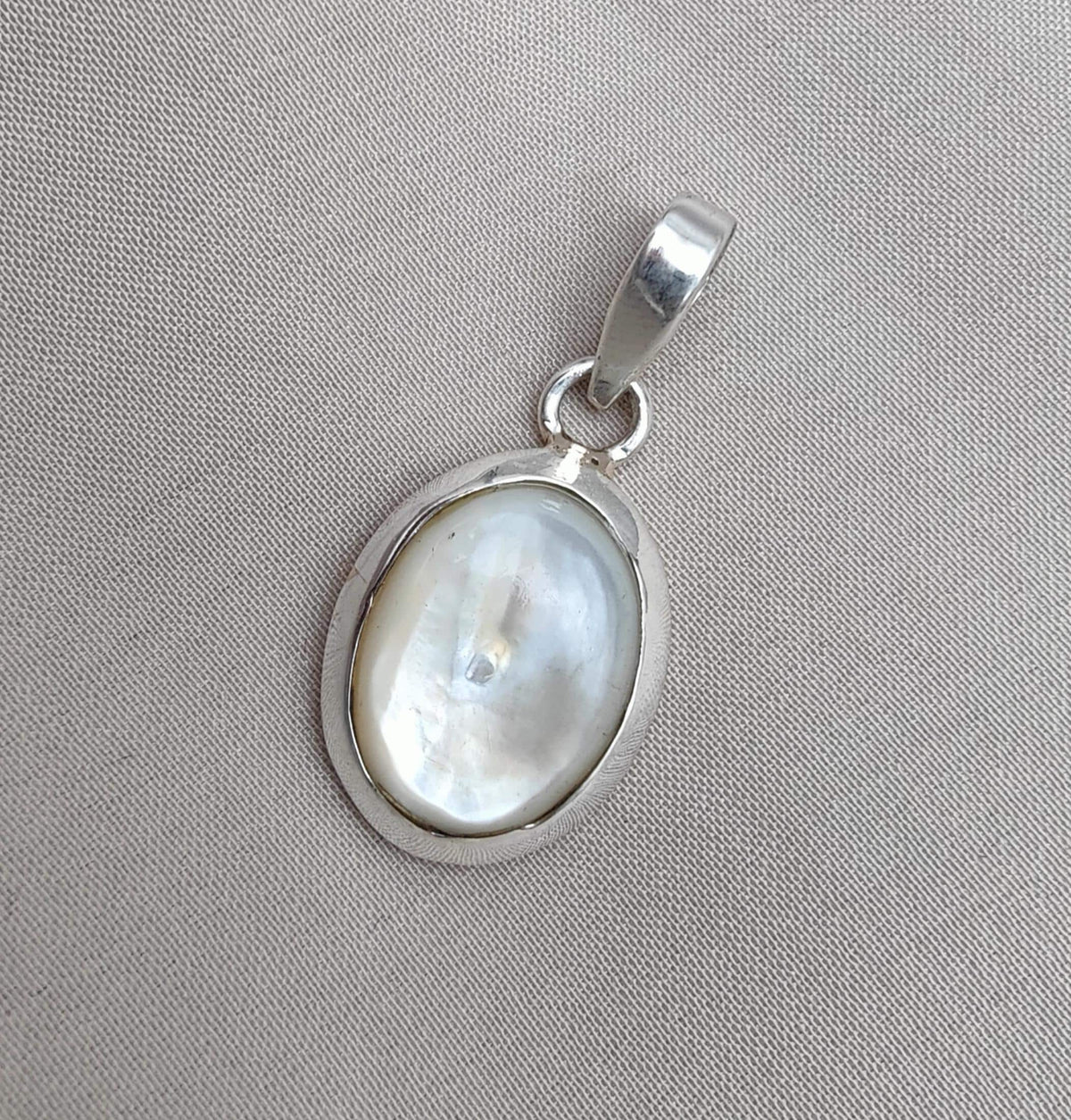 Mother of Pearl 925 Sterling Silver Pendant Oval Necklace, Calming Shell Jewelry