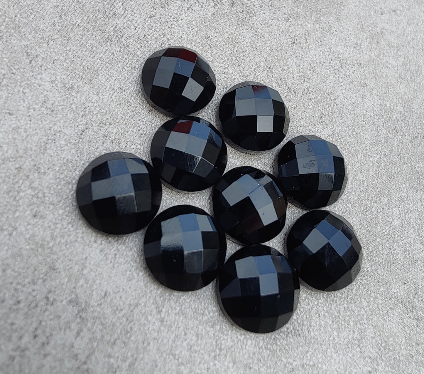 AAA+ QUALITY NATURAL BLACK ONYX ROUND SHAPE CHECKER CUT FLAT BACK CALIBRATED GEMSTONES, ALL SIZES AVAILABLE
