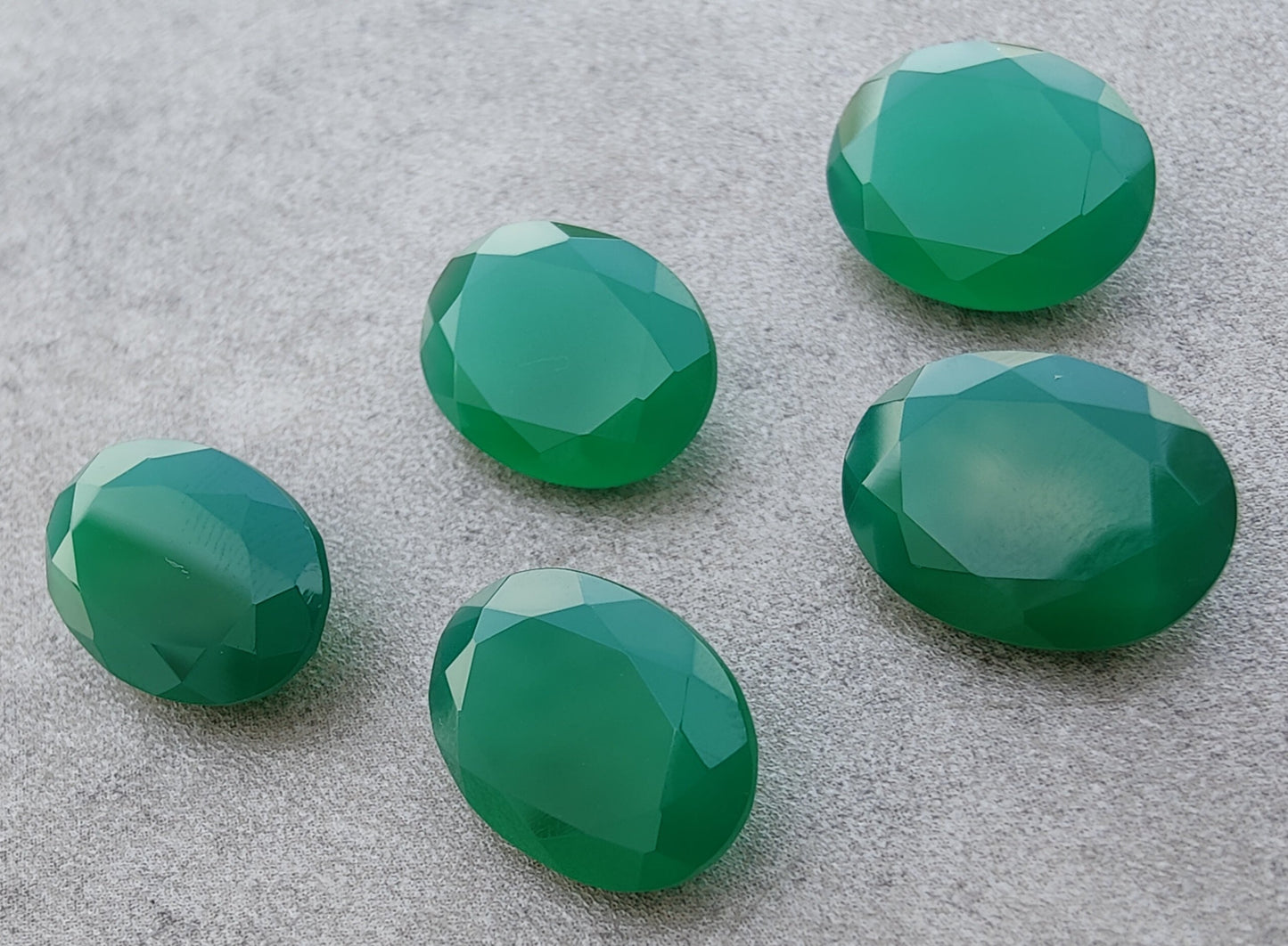 AAA+ Quality Natural Green Onyx Oval Shape Faceted Cut Flat Back Wholesale Calibrated Gemstones, All Sizes Available