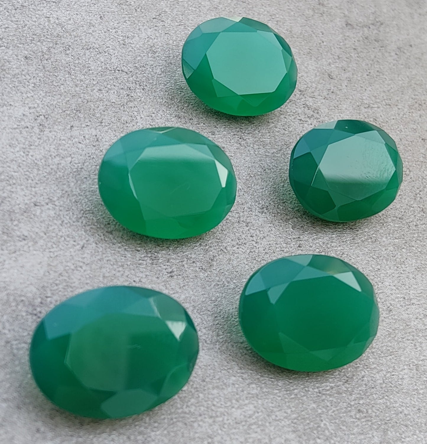 AAA+ Quality Natural Green Onyx Oval Shape Faceted Cut Flat Back Wholesale Calibrated Gemstones, All Sizes Available