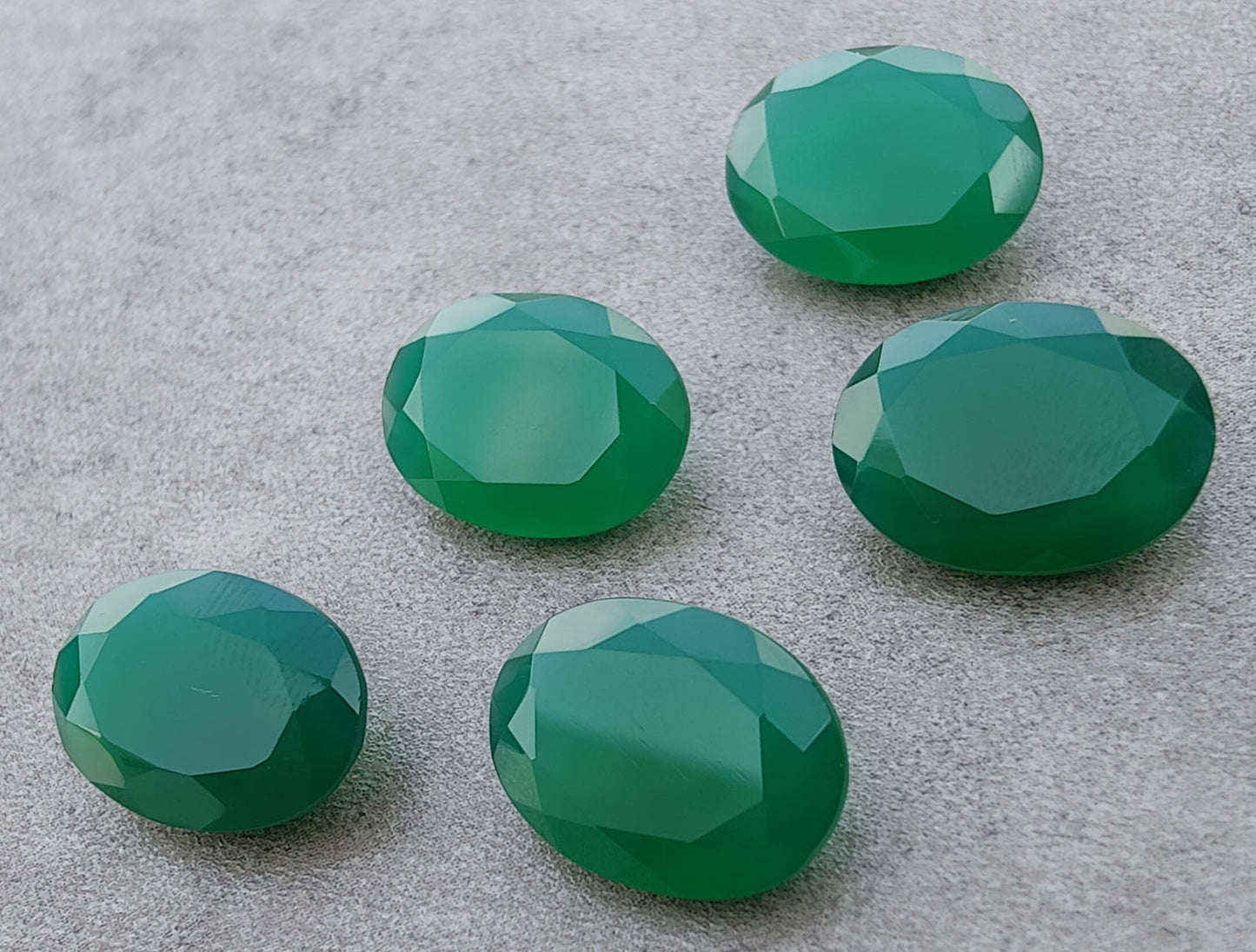 AAA+ Quality Natural Green Onyx Oval Shape Faceted Cut Flat Back Wholesale Calibrated Gemstones, All Sizes Available