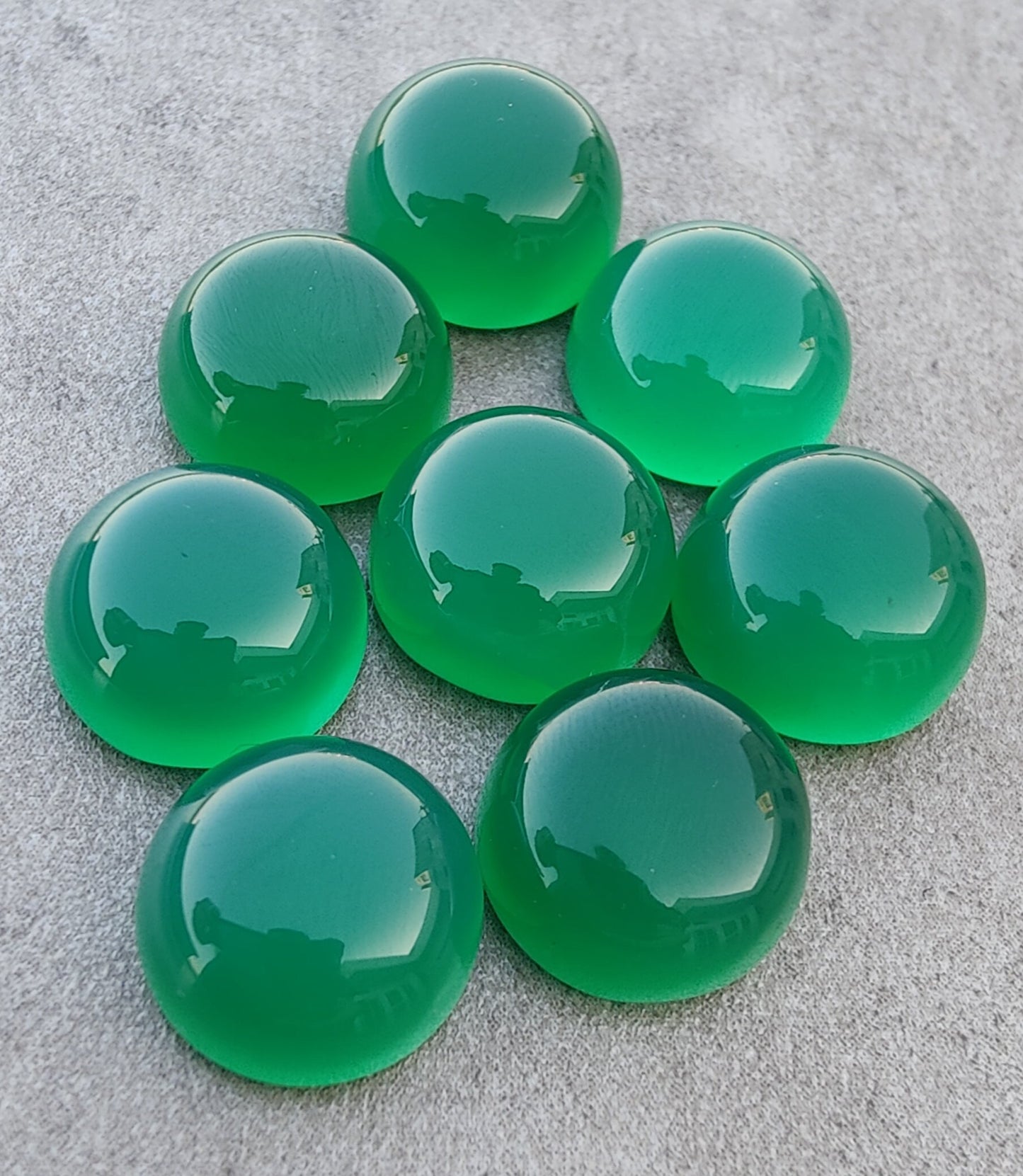 AAA+ QUALITY NATURAL GREEN ONYX ROUND SHAPE CABOCHON FLAT BACK CALIBRATED ROUND SHAPE GEMSTONES, ALL SIZES AVAILABLE