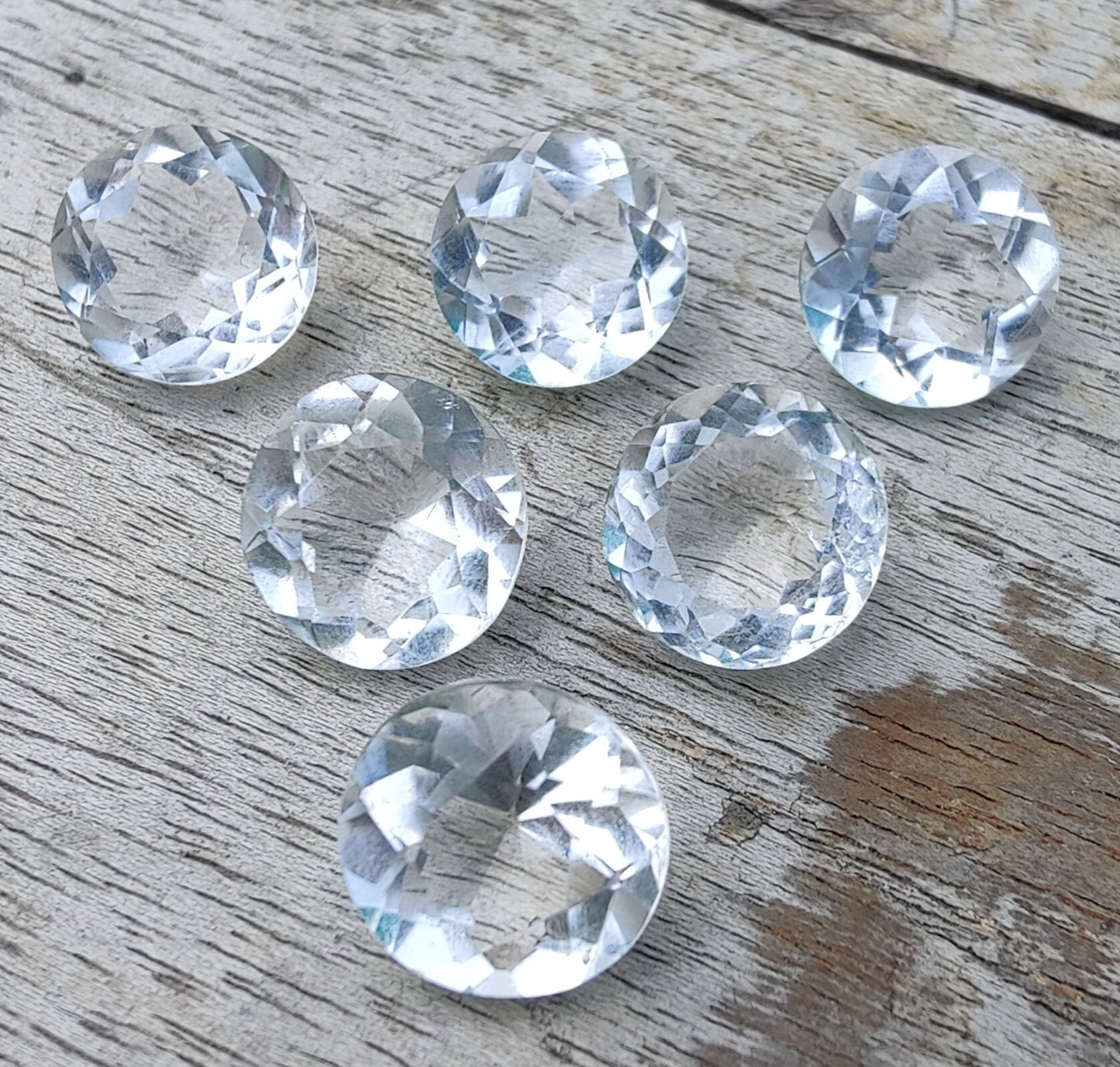 AAA+ QUALITY NATURAL CRYSTAL QUARTZ ROUND SHAPE FACETED CUT FLAT BACK CALIBRATED ROUND SHAPE GEMSTONES, ALL SIZES AVAILABLE