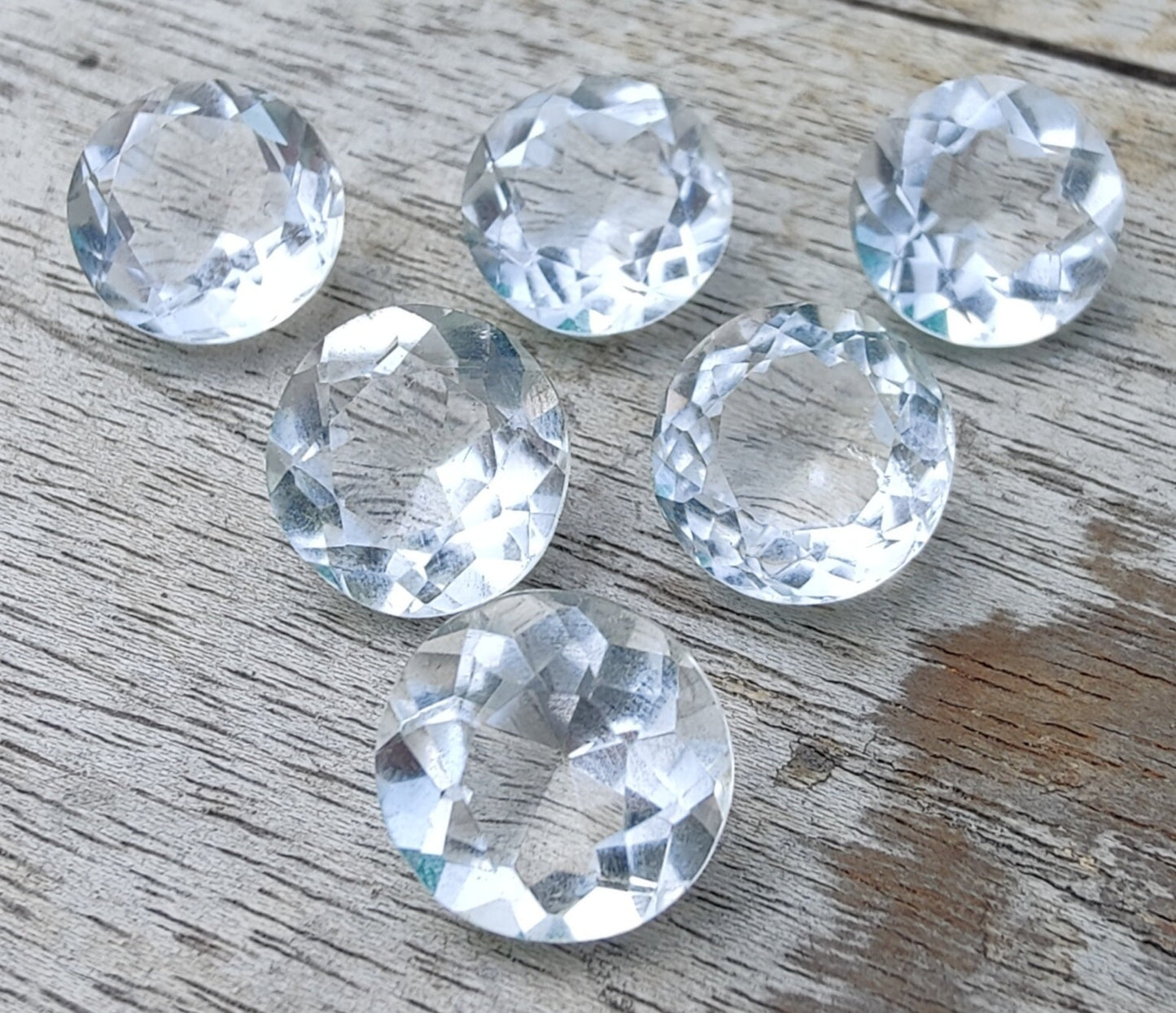 AAA+ QUALITY NATURAL CRYSTAL QUARTZ ROUND SHAPE FACETED CUT FLAT BACK CALIBRATED ROUND SHAPE GEMSTONES, ALL SIZES AVAILABLE