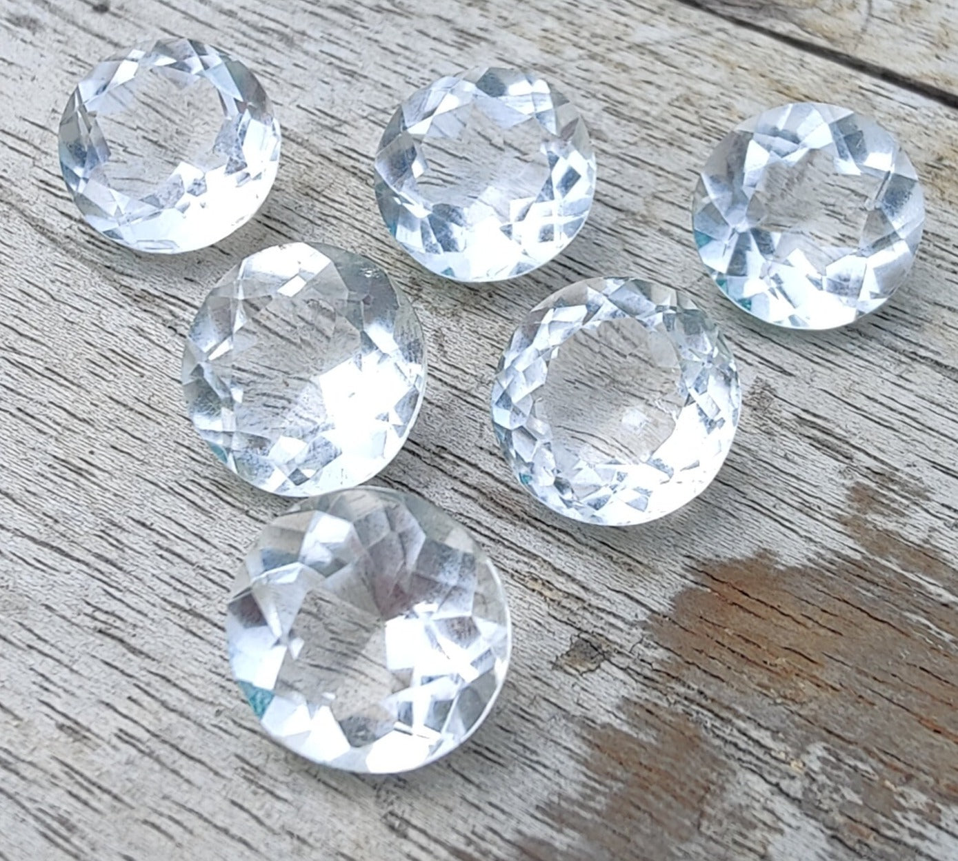 AAA+ QUALITY NATURAL CRYSTAL QUARTZ ROUND SHAPE FACETED CUT FLAT BACK CALIBRATED ROUND SHAPE GEMSTONES, ALL SIZES AVAILABLE