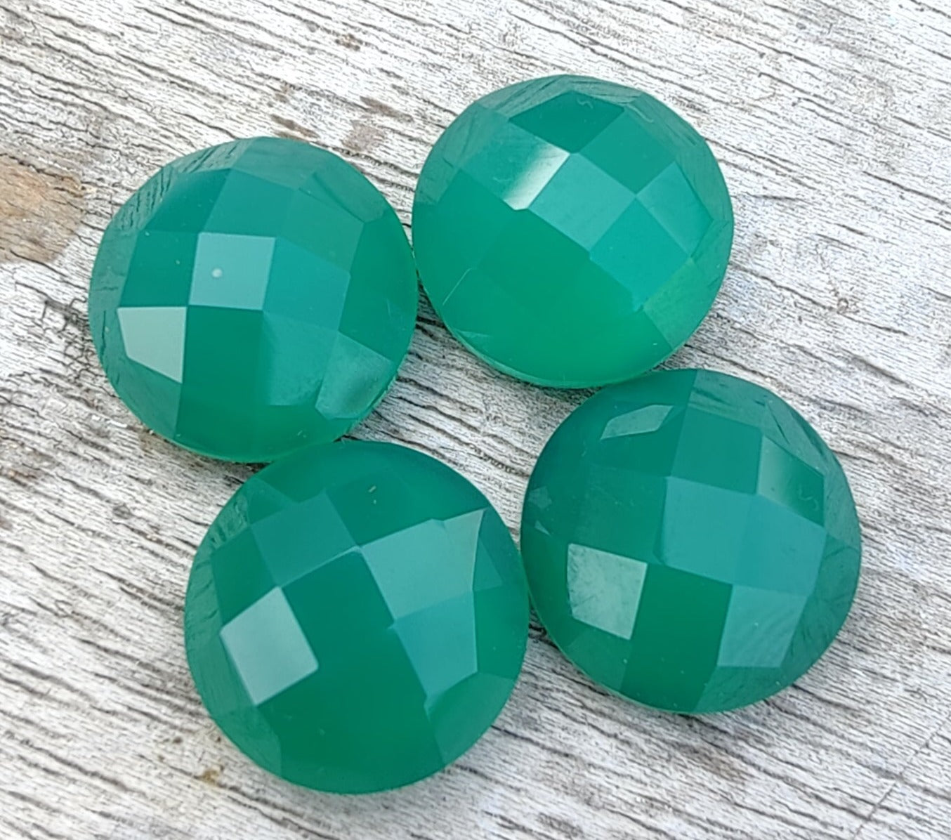 AAA+ QUALITY NATURAL GREEN ONYX ROUND SHAPE CHECKER CUT FLAT BACK CALIBRATED GEMSTONES, ALL SIZES AVAILABLE