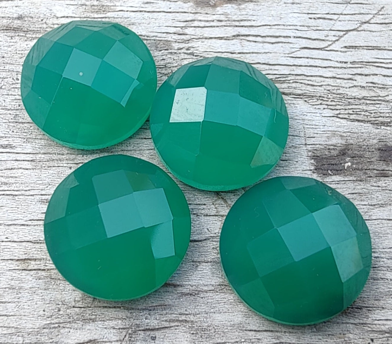 AAA+ QUALITY NATURAL GREEN ONYX ROUND SHAPE CHECKER CUT FLAT BACK CALIBRATED GEMSTONES, ALL SIZES AVAILABLE