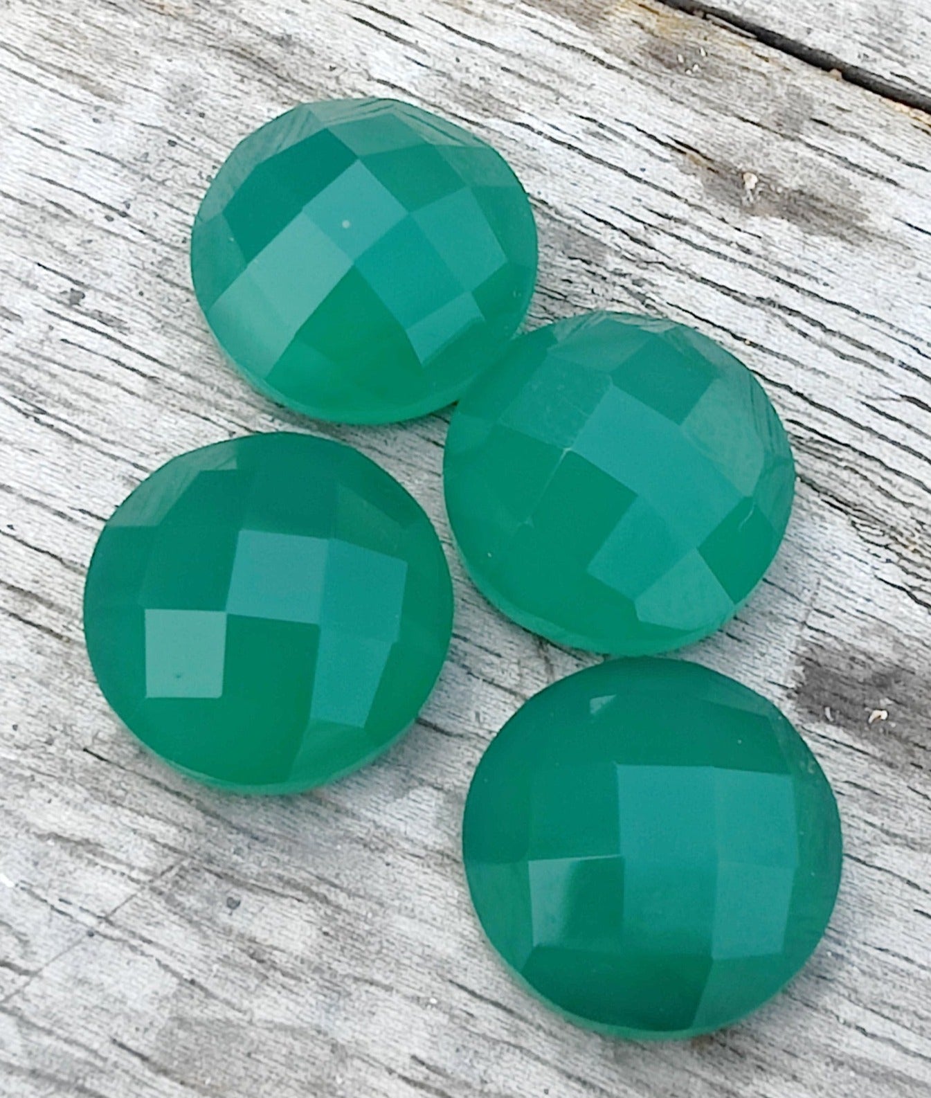 AAA+ QUALITY NATURAL GREEN ONYX ROUND SHAPE CHECKER CUT FLAT BACK CALIBRATED GEMSTONES, ALL SIZES AVAILABLE