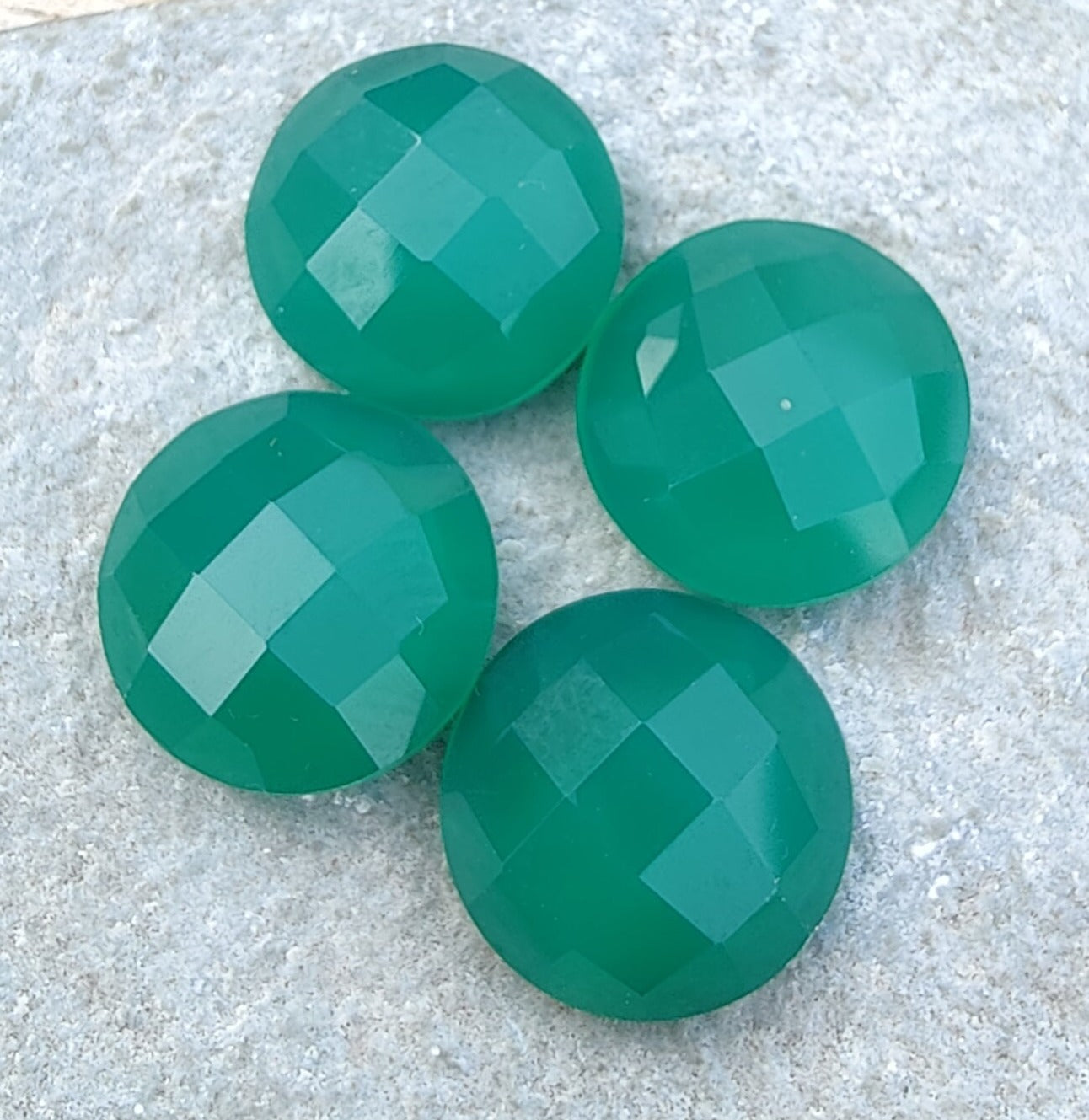 AAA+ QUALITY NATURAL GREEN ONYX ROUND SHAPE CHECKER CUT FLAT BACK CALIBRATED GEMSTONES, ALL SIZES AVAILABLE