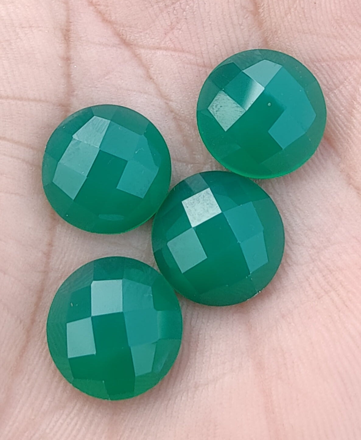 AAA+ QUALITY NATURAL GREEN ONYX ROUND SHAPE CHECKER CUT FLAT BACK CALIBRATED GEMSTONES, ALL SIZES AVAILABLE