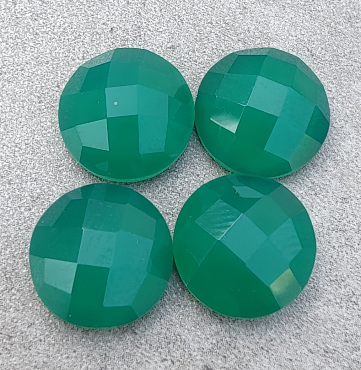 AAA+ QUALITY NATURAL GREEN ONYX ROUND SHAPE CHECKER CUT FLAT BACK CALIBRATED GEMSTONES, ALL SIZES AVAILABLE