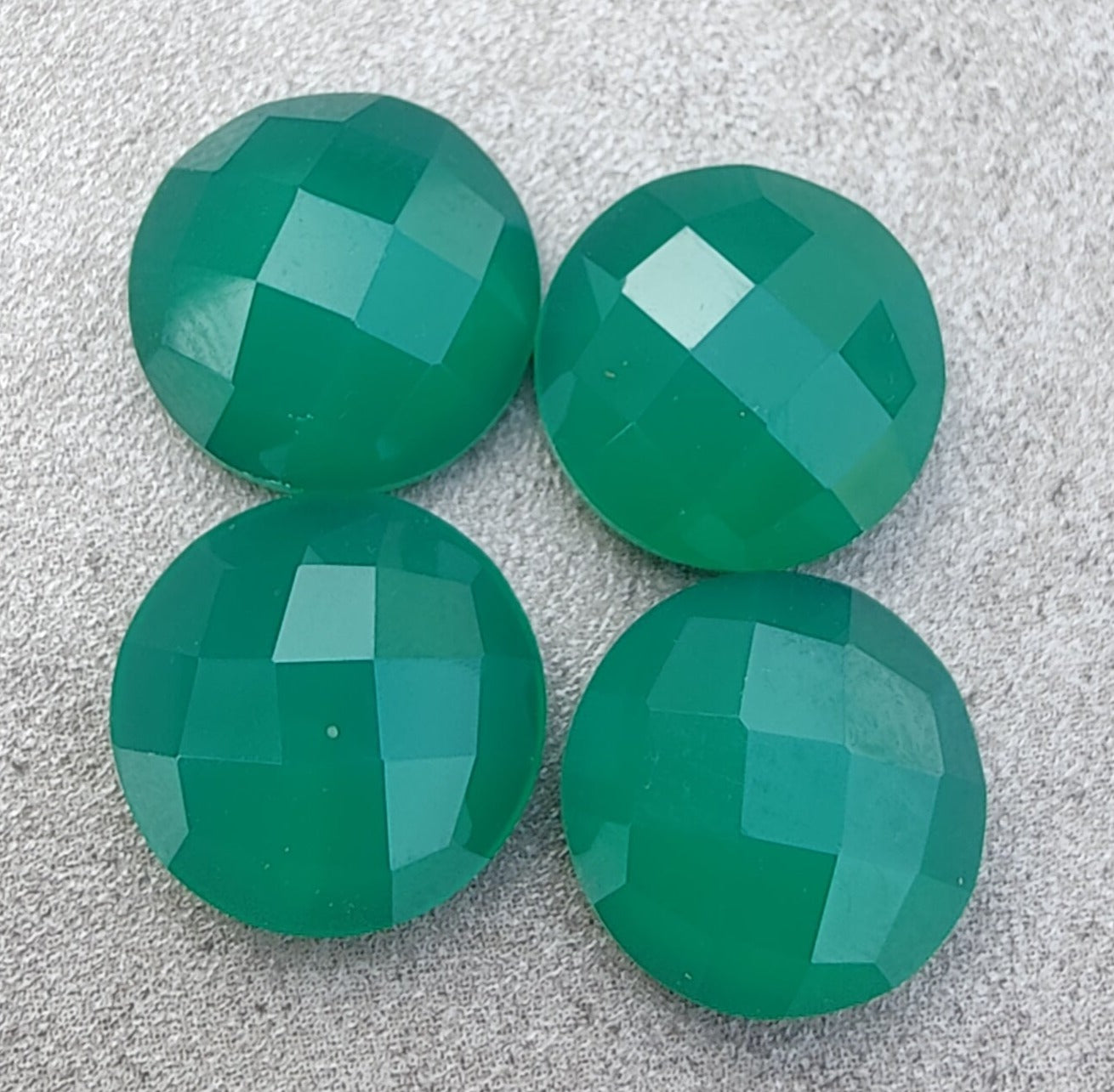 AAA+ QUALITY NATURAL GREEN ONYX ROUND SHAPE CHECKER CUT FLAT BACK CALIBRATED GEMSTONES, ALL SIZES AVAILABLE