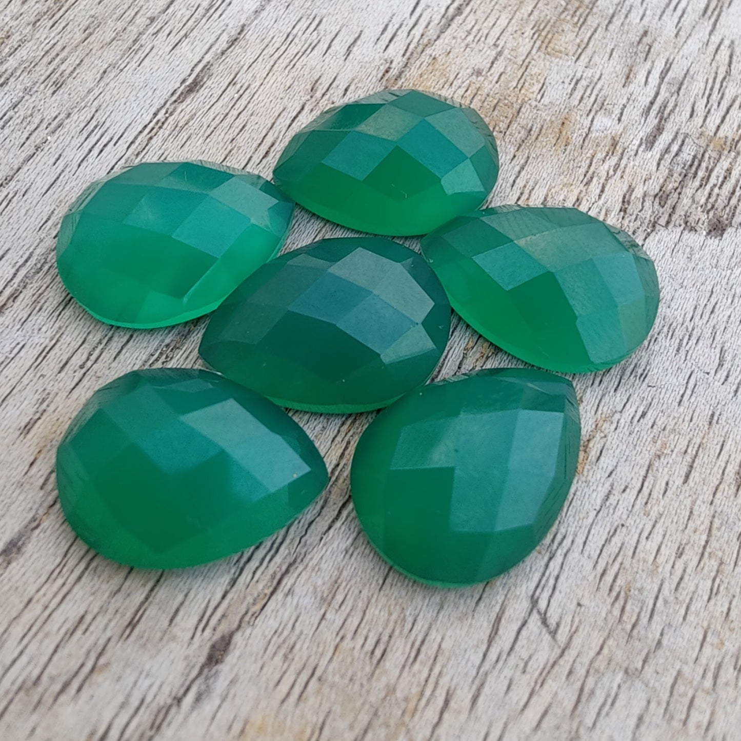 AAA+ QUALITY NATURAL GREEN ONYX PEAR SHAPE CHECKER CUT FLAT BACK CALIBRATED TEARDROP SHAPE GEMSTONES, ALL SIZES AVAILABLE