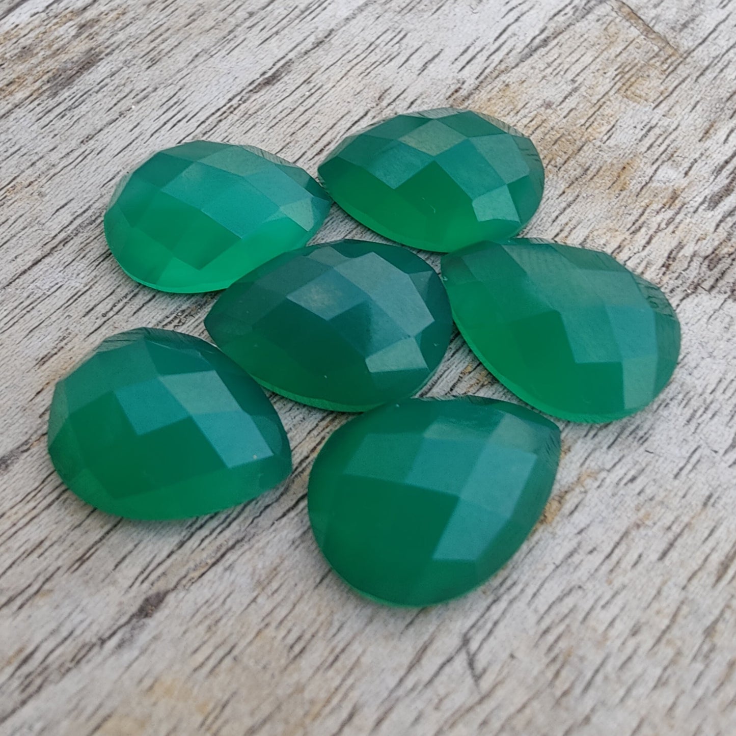 AAA+ QUALITY NATURAL GREEN ONYX PEAR SHAPE CHECKER CUT FLAT BACK CALIBRATED TEARDROP SHAPE GEMSTONES, ALL SIZES AVAILABLE