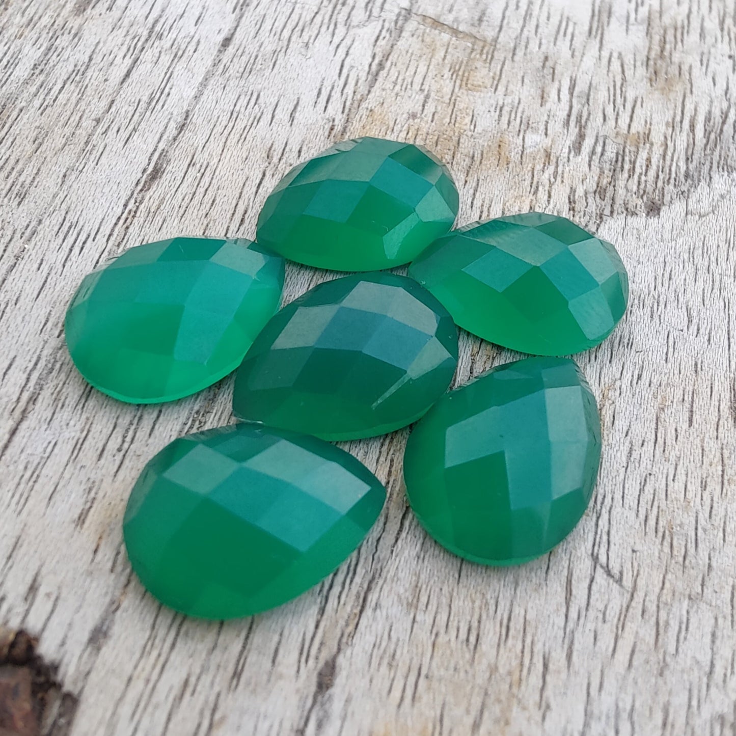 AAA+ QUALITY NATURAL GREEN ONYX PEAR SHAPE CHECKER CUT FLAT BACK CALIBRATED TEARDROP SHAPE GEMSTONES, ALL SIZES AVAILABLE
