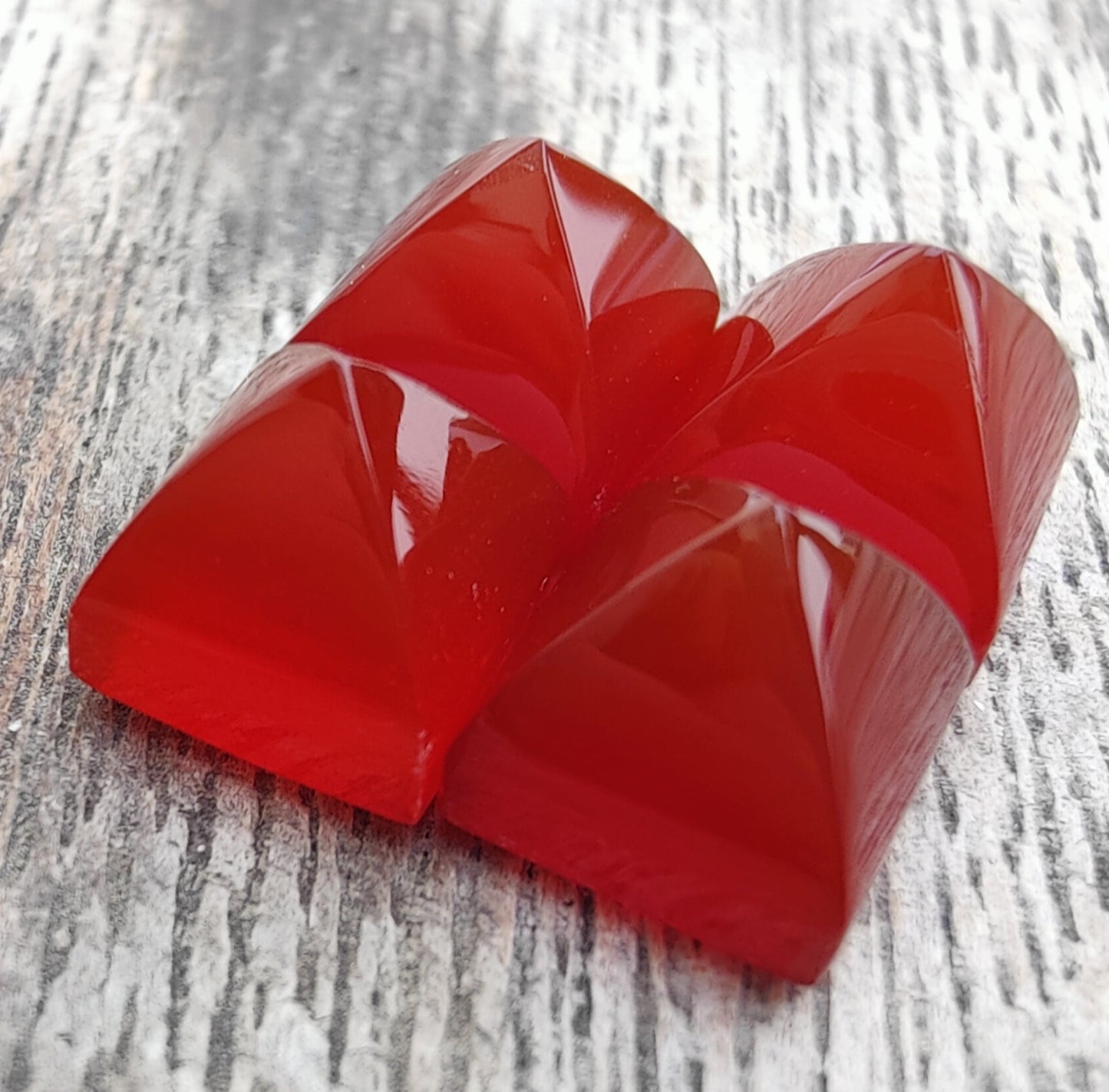AAA+ Quality Natural Red Onyx Square Pyramid Shape Flat Back Calibrated Wholesale Gemstones, All Sizes Available