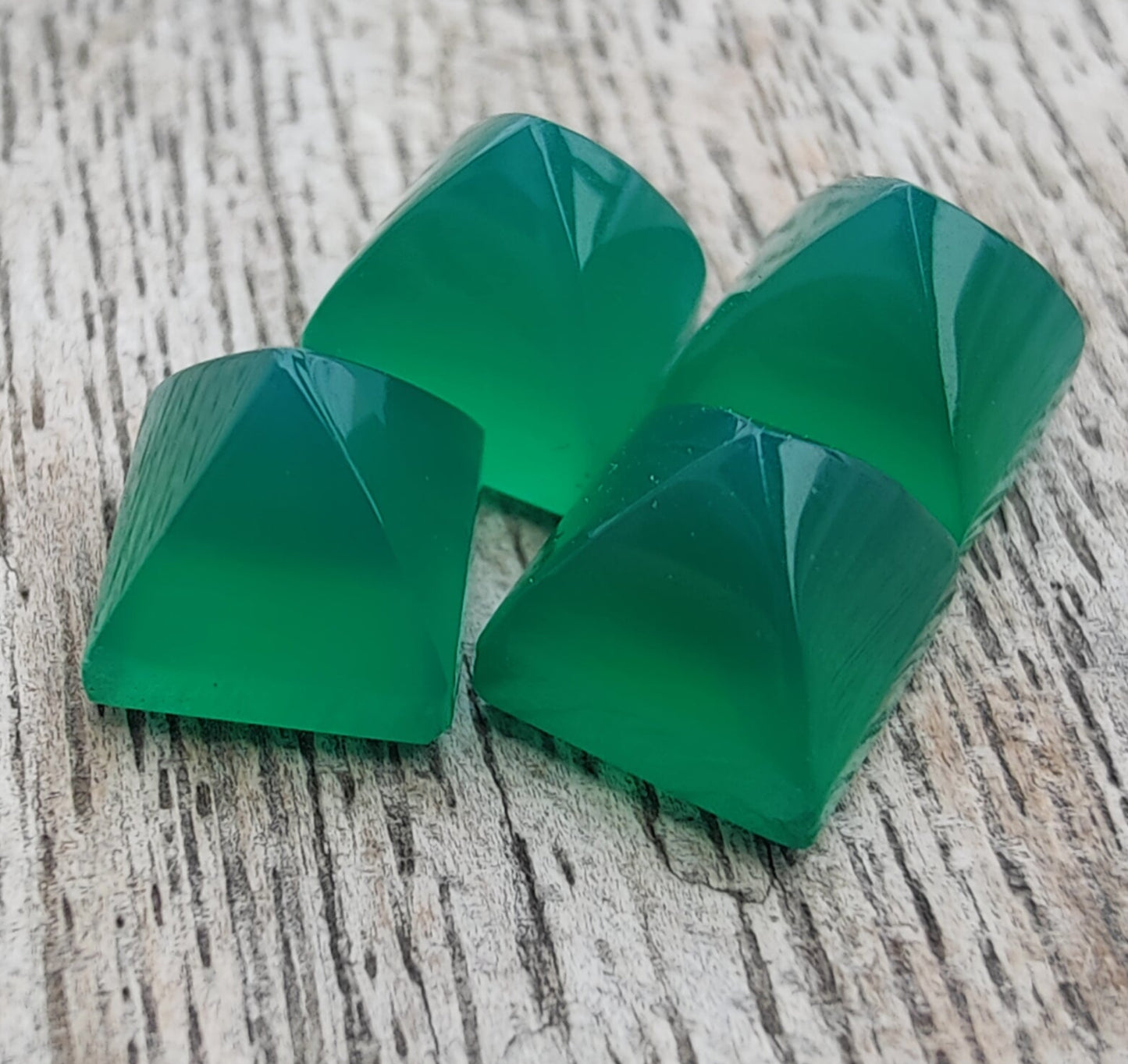 AAA+ Quality Natural Green Onyx Square Pyramid Shape Flat Back Calibrated Wholesale Gemstones, All Sizes Available