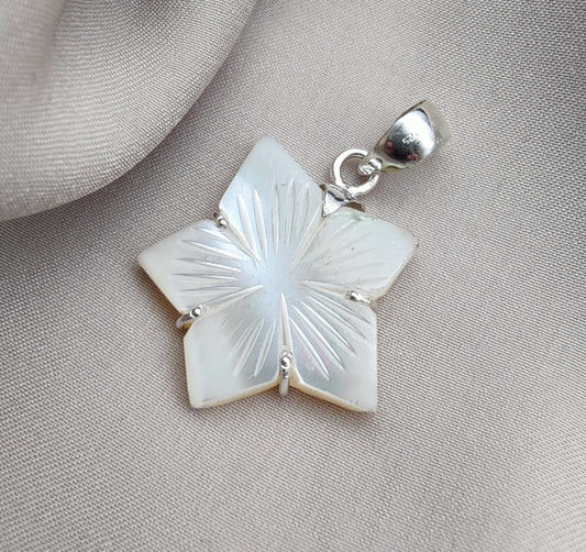 925 SOLID STERLING SILVER NATURAL MOTHER OF PEARL FLOWER SHAPE HANDMADE PENDANT