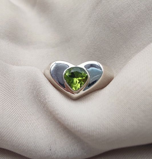 925 SOLID STERLING SILVER NATURAL PERIDOT GEMSTONE HANDMADE RING HEART DESIGN , ALL SIZES AVAILABLE