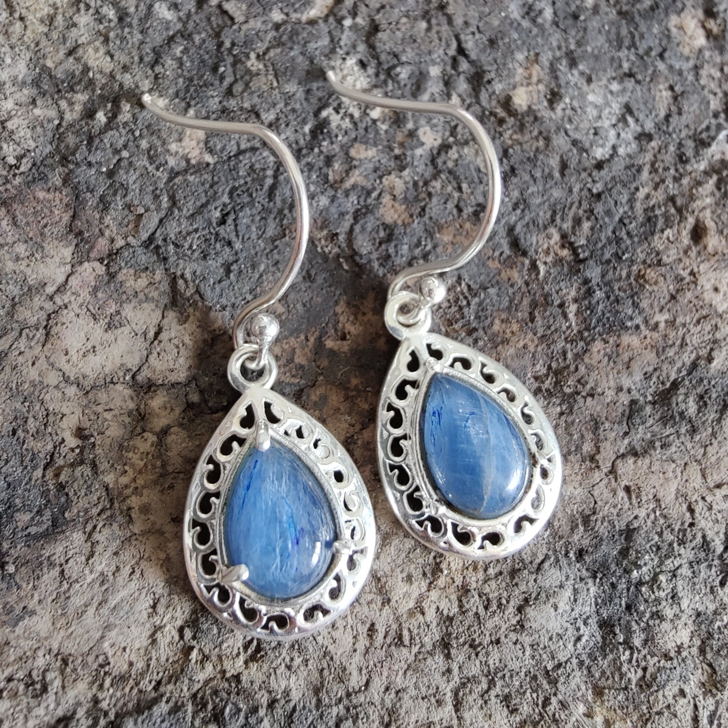 925 SOLID STERLING SILVER NATURAL KYANITE GEMSTONE HOOK EARRING