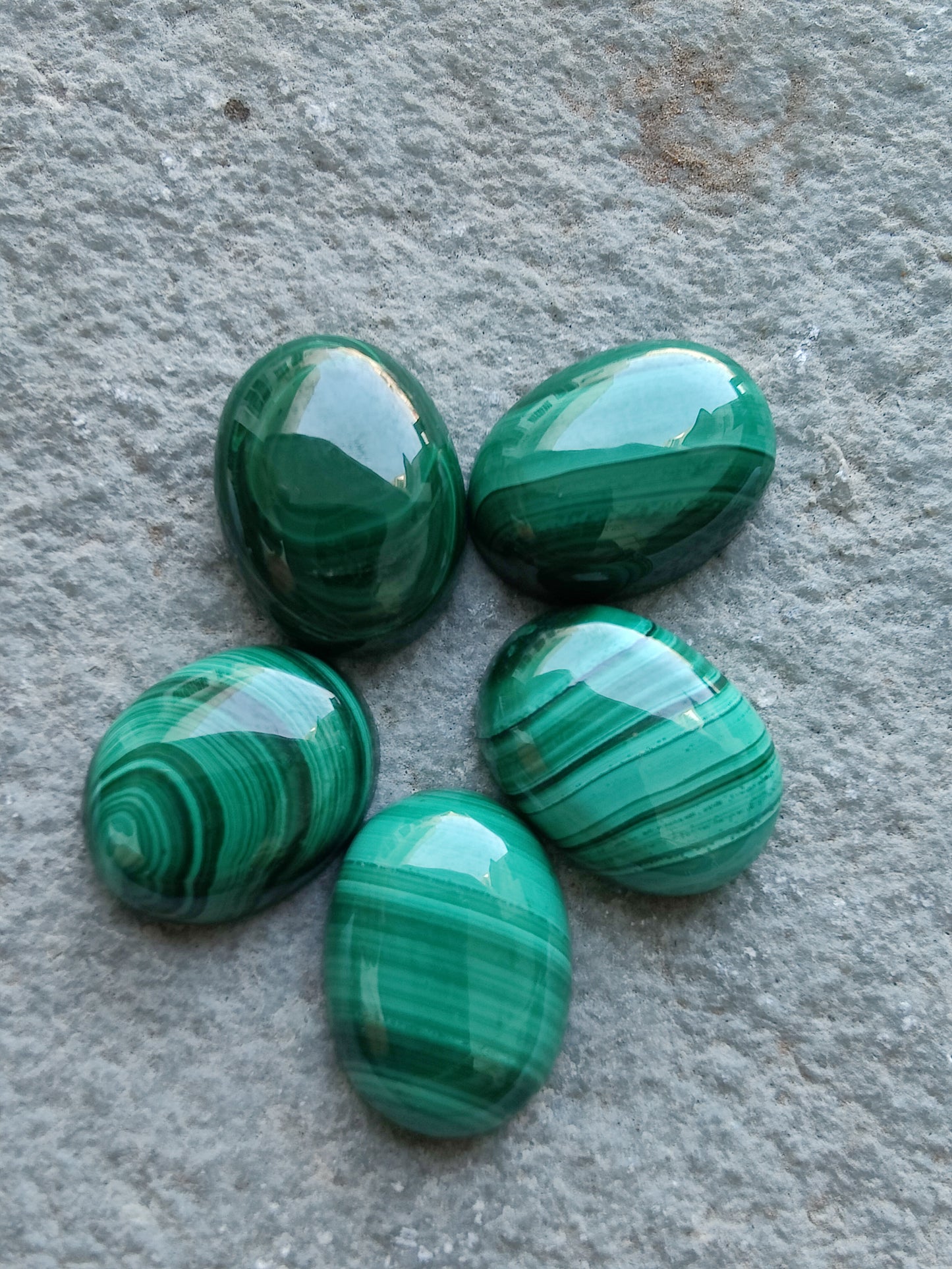 NATURAL MALACHITE OVAL SHAPE AAA+QUALITY CABOCHON FLAT BACK CALIBRATED GEMSTONES, ALL SIZES AVAILABLE
