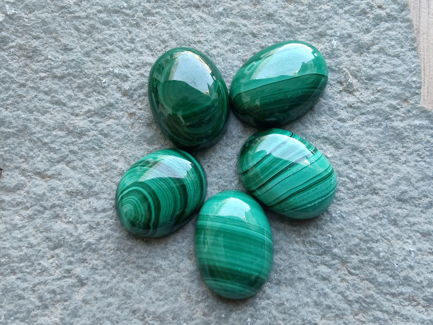 NATURAL MALACHITE OVAL SHAPE AAA+QUALITY CABOCHON FLAT BACK CALIBRATED GEMSTONES, ALL SIZES AVAILABLE