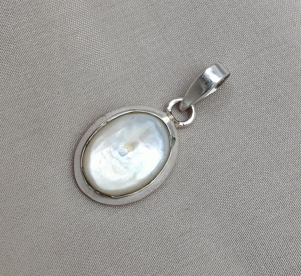 Mother of Pearl 925 Sterling Silver Pendant Oval Necklace, Calming Shell Jewelry
