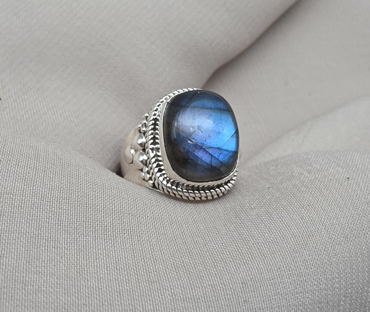 Blue Flash Labradorite 925 Sterling Silver Ring: Handmade Boho Gemstone Jewelry