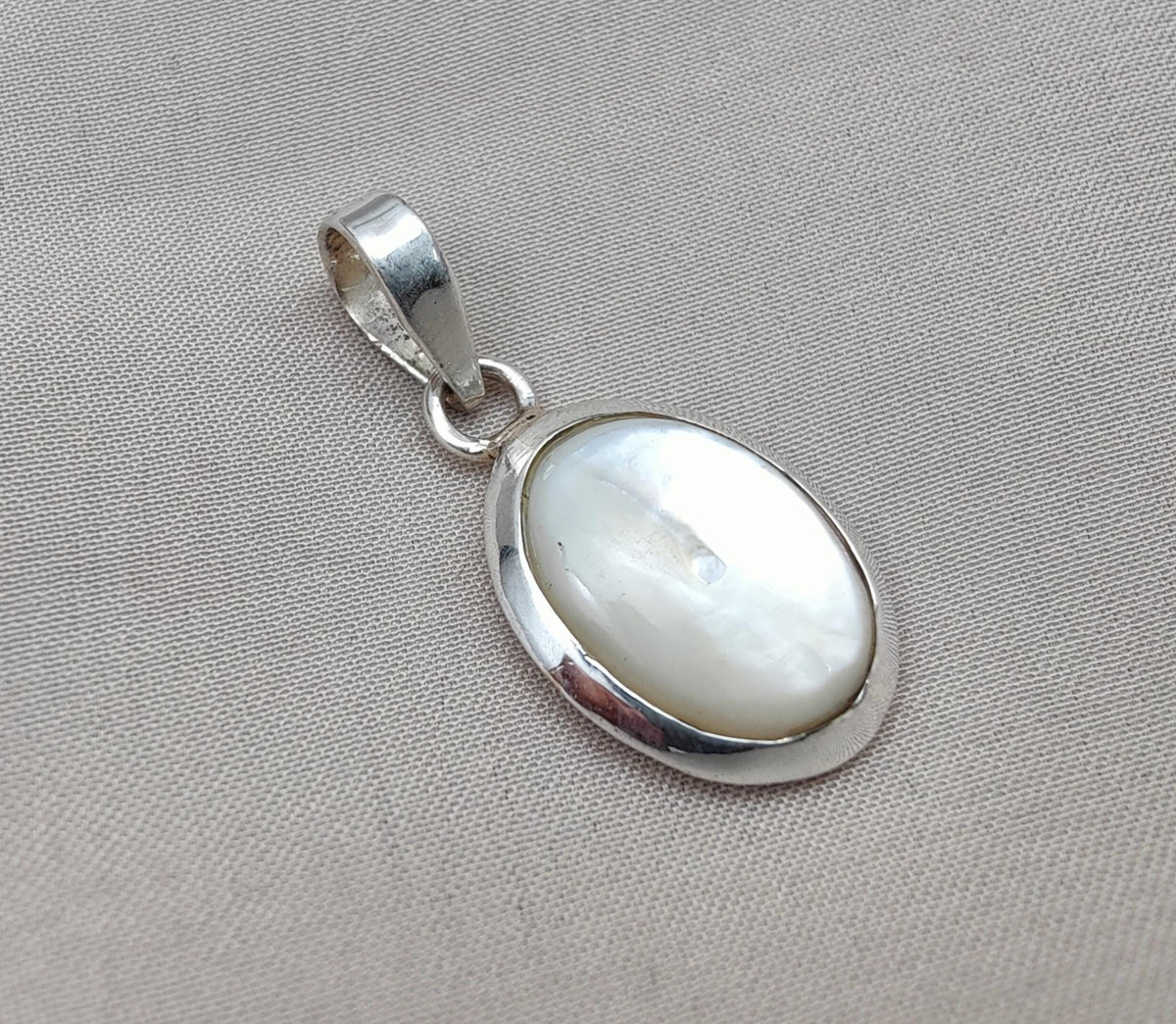 Mother of Pearl 925 Sterling Silver Pendant Oval Necklace, Calming Shell Jewelry