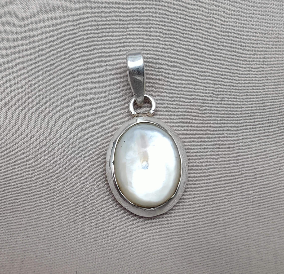 Mother of Pearl 925 Sterling Silver Pendant Oval Necklace, Calming Shell Jewelry