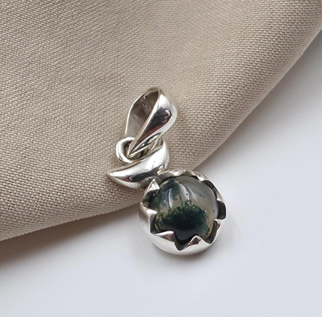 925 Sterling Silver Green Moss Agate Pendant Natural Round Cabochon Floral Gemstone Necklace Charm