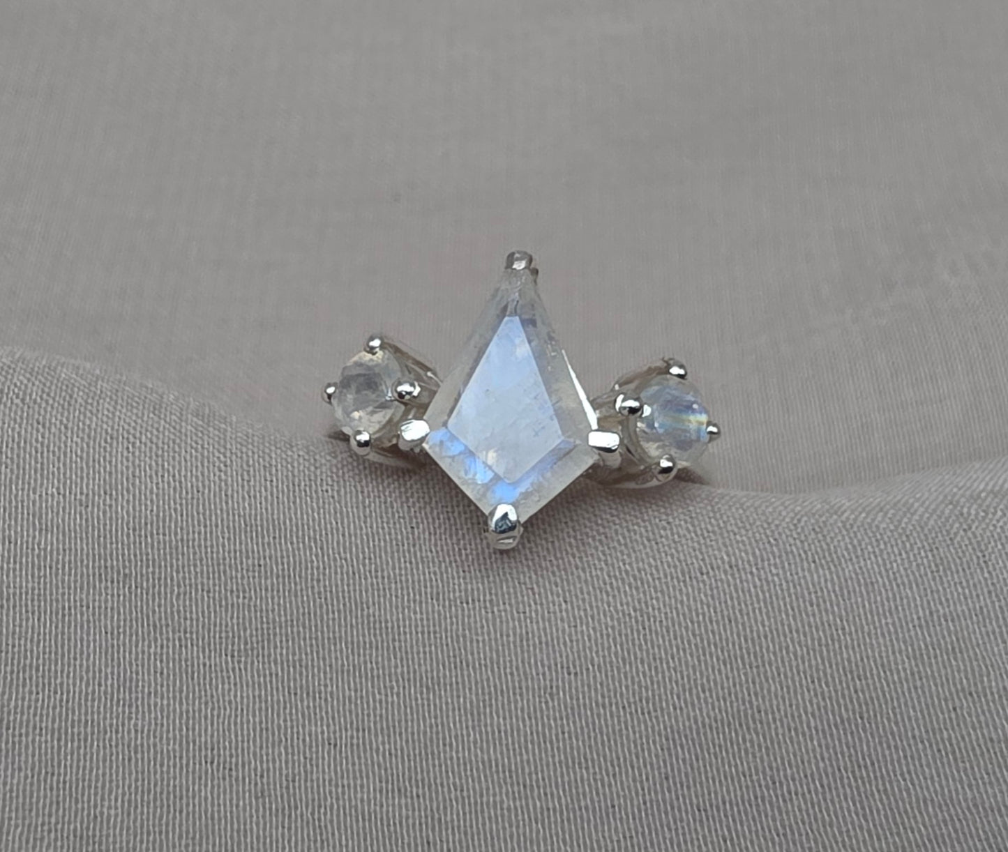 925 SOLID STERLING SILVER NATURAL MOONSTONE GEMSTONE HANDMADE RING, ALL SIZES AVAILABLE