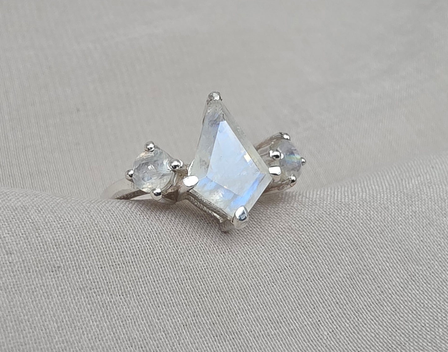 925 SOLID STERLING SILVER NATURAL MOONSTONE GEMSTONE HANDMADE RING, ALL SIZES AVAILABLE