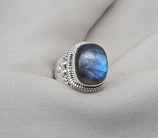 Blue Flash Labradorite 925 Sterling Silver Ring: Handmade Boho Gemstone Jewelry