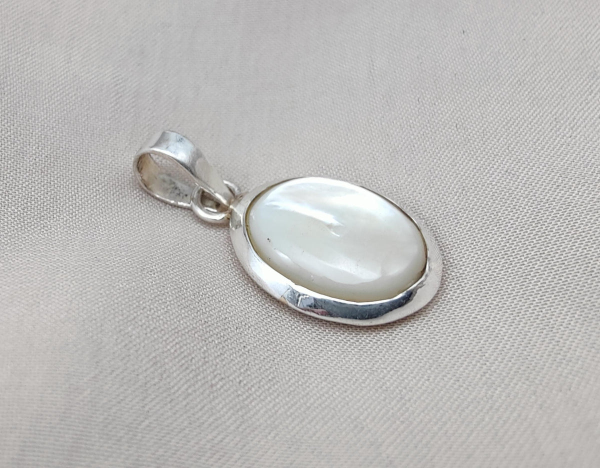 Mother of Pearl 925 Sterling Silver Pendant Oval Necklace, Calming Shell Jewelry