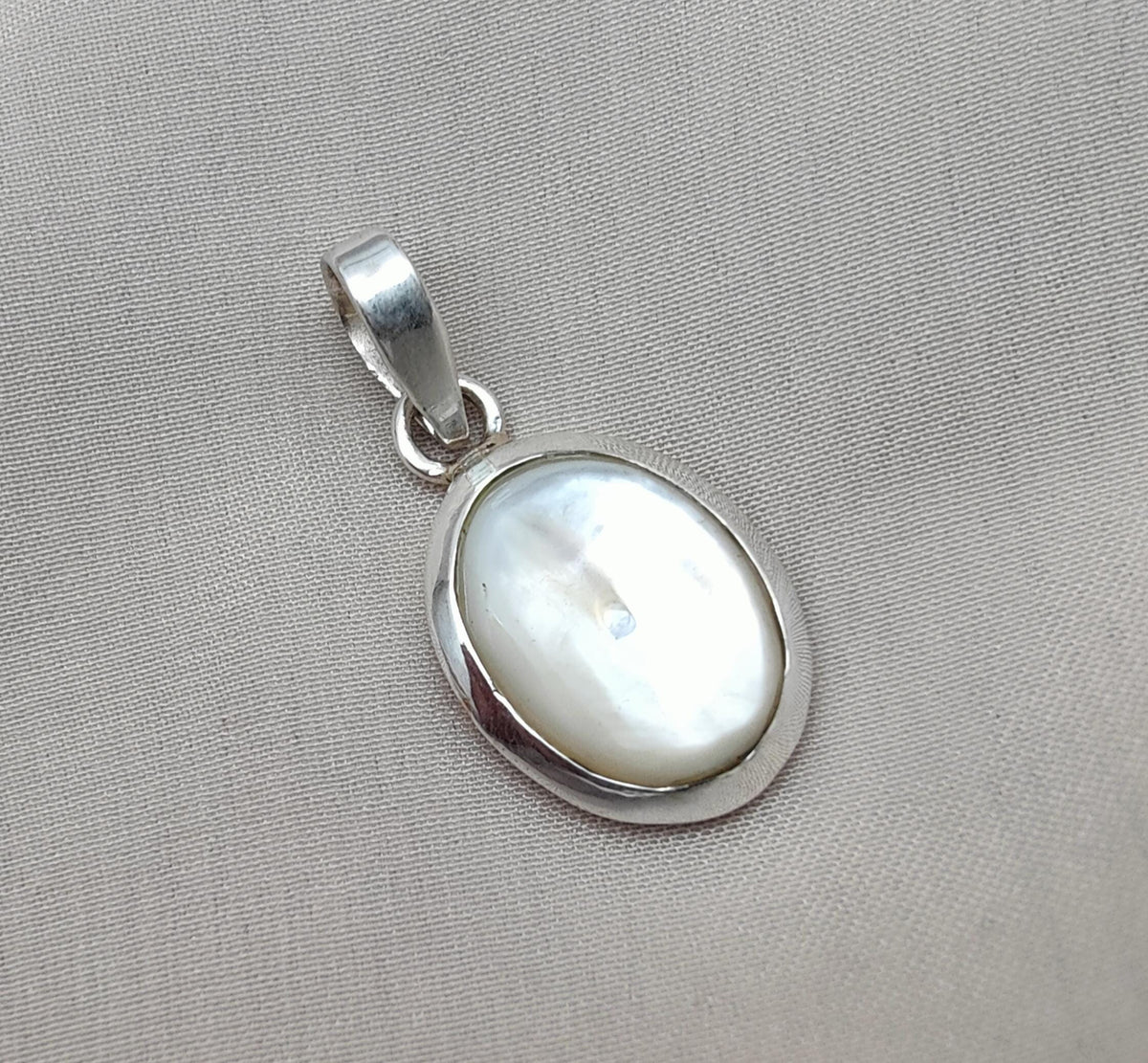 Mother of Pearl 925 Sterling Silver Pendant Oval Necklace, Calming Shell Jewelry