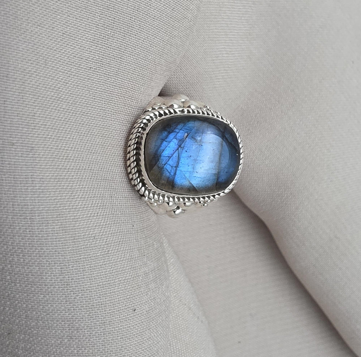 Blue Flash Labradorite 925 Sterling Silver Ring: Handmade Boho Gemstone Jewelry