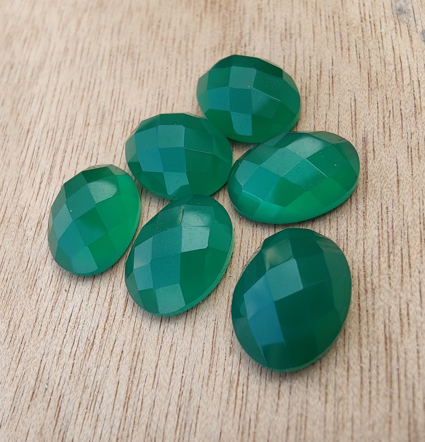 NATURAL GREEN ONYX CHECKER CUT OVAL SHAPE FLAT BACK CALIBRATED GEMSTONES, ALL SIZES AVAILABLE