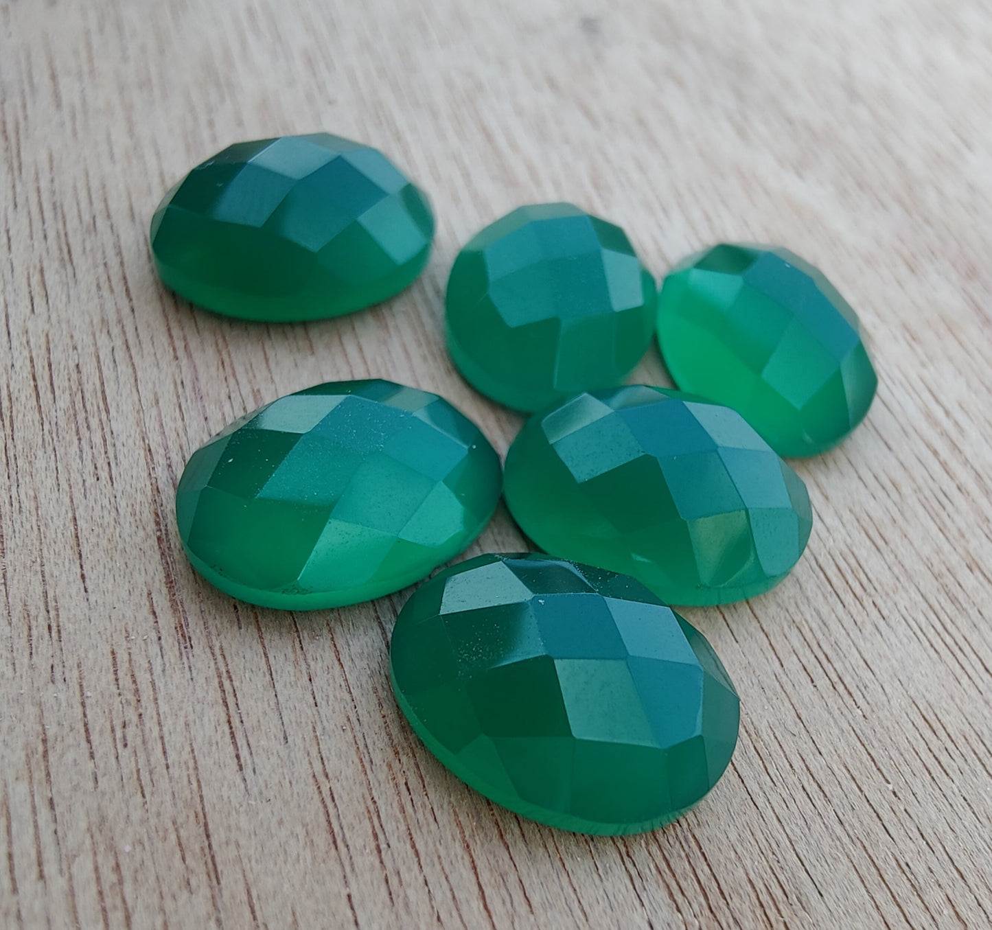 NATURAL GREEN ONYX CHECKER CUT OVAL SHAPE FLAT BACK CALIBRATED GEMSTONES, ALL SIZES AVAILABLE