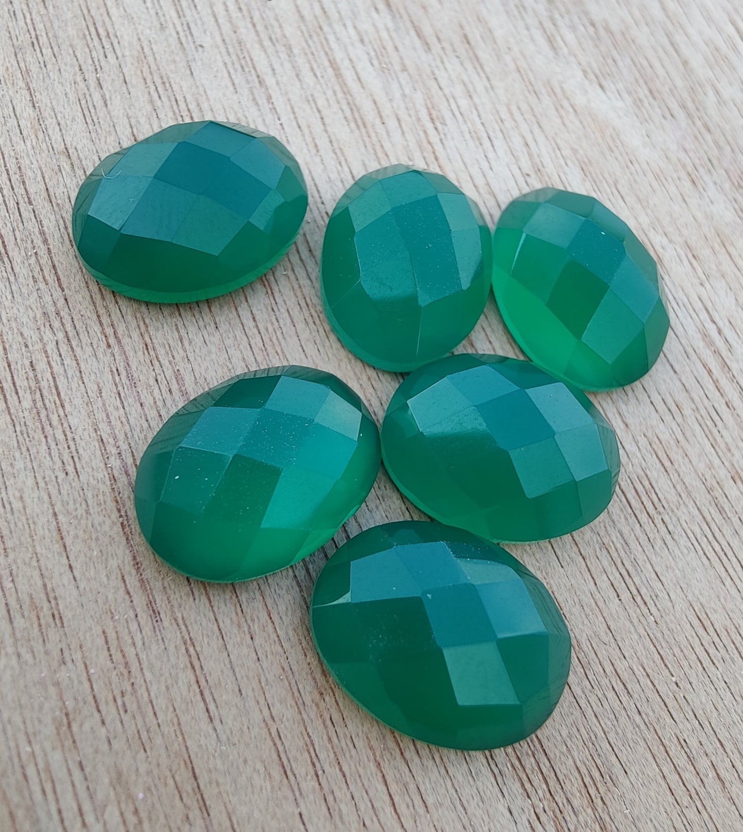 NATURAL GREEN ONYX CHECKER CUT OVAL SHAPE FLAT BACK CALIBRATED GEMSTONES, ALL SIZES AVAILABLE