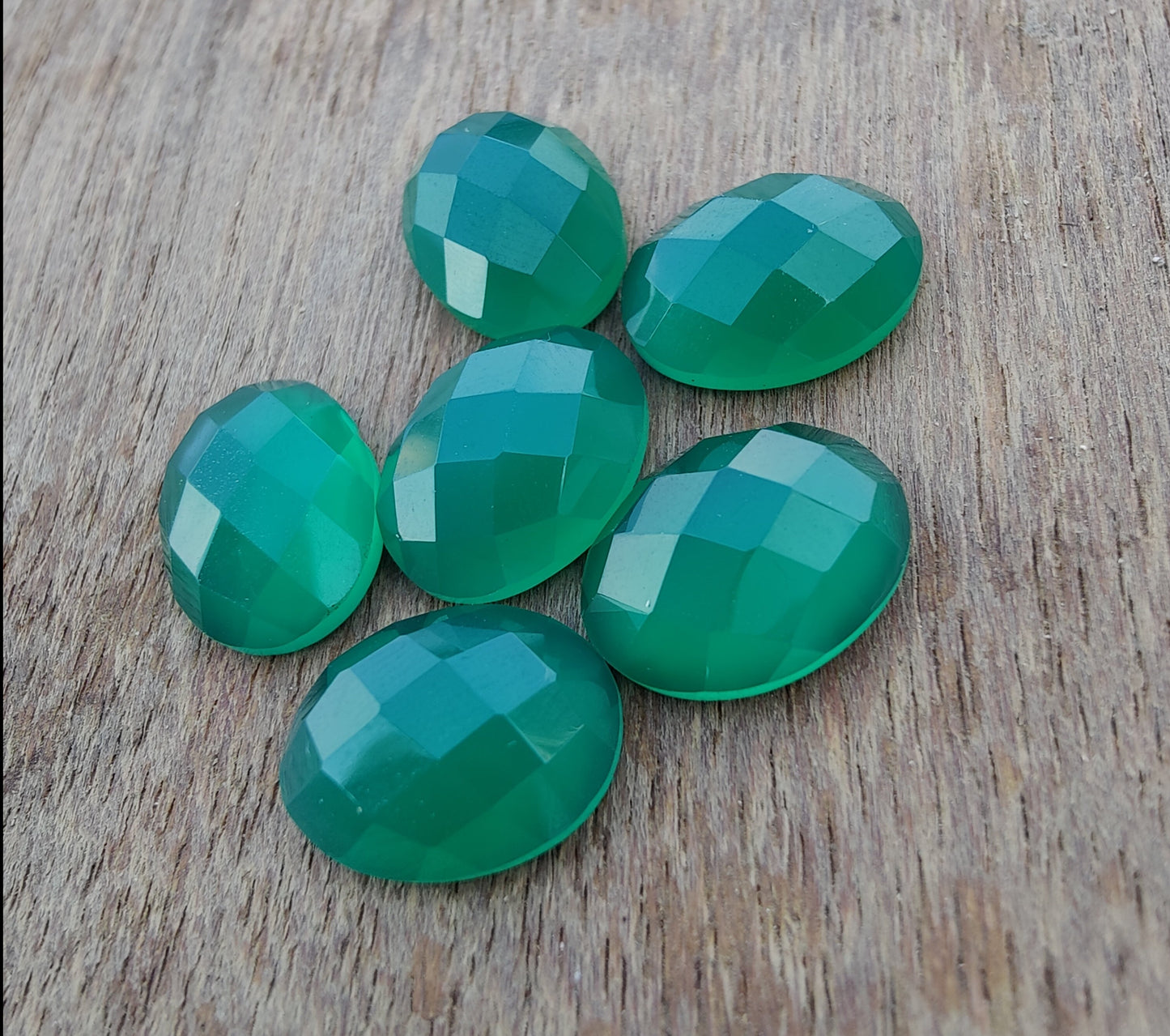 NATURAL GREEN ONYX CHECKER CUT OVAL SHAPE FLAT BACK CALIBRATED GEMSTONES, ALL SIZES AVAILABLE