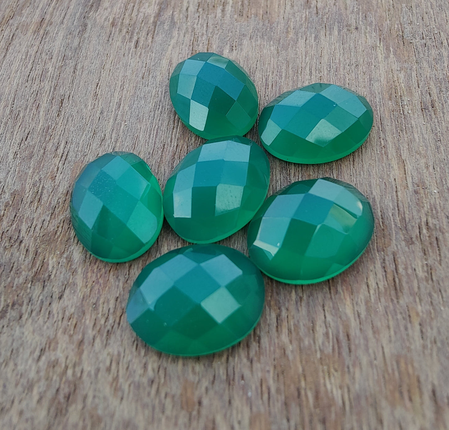 NATURAL GREEN ONYX CHECKER CUT OVAL SHAPE FLAT BACK CALIBRATED GEMSTONES, ALL SIZES AVAILABLE