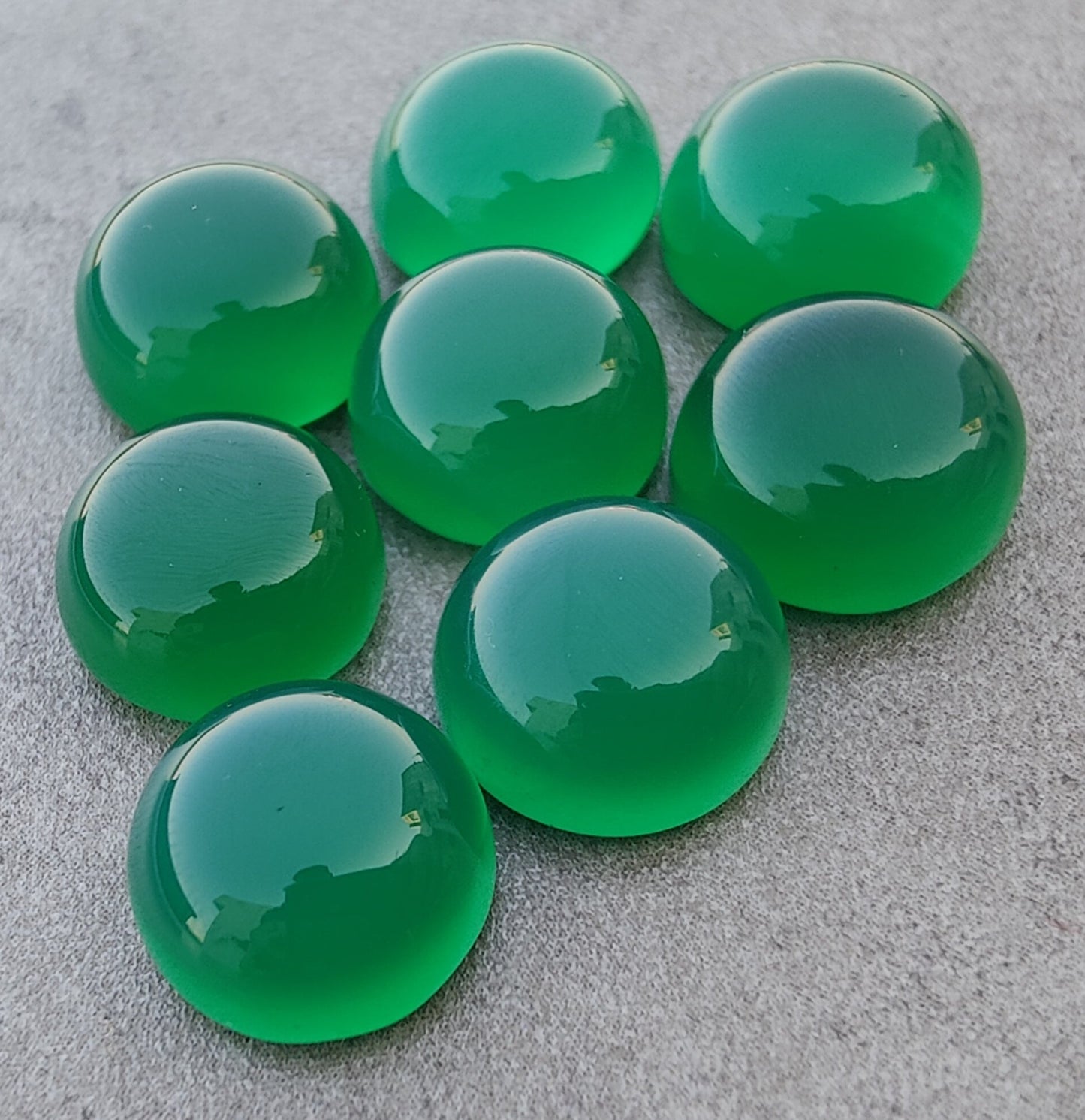 AAA+ QUALITY NATURAL GREEN ONYX ROUND SHAPE CABOCHON FLAT BACK CALIBRATED ROUND SHAPE GEMSTONES, ALL SIZES AVAILABLE