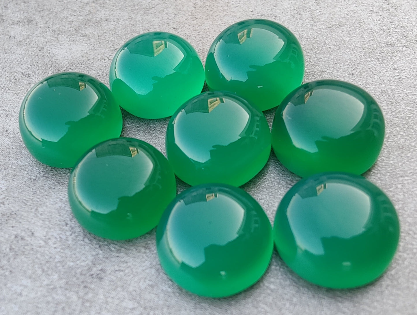 AAA+ QUALITY NATURAL GREEN ONYX ROUND SHAPE CABOCHON FLAT BACK CALIBRATED ROUND SHAPE GEMSTONES, ALL SIZES AVAILABLE