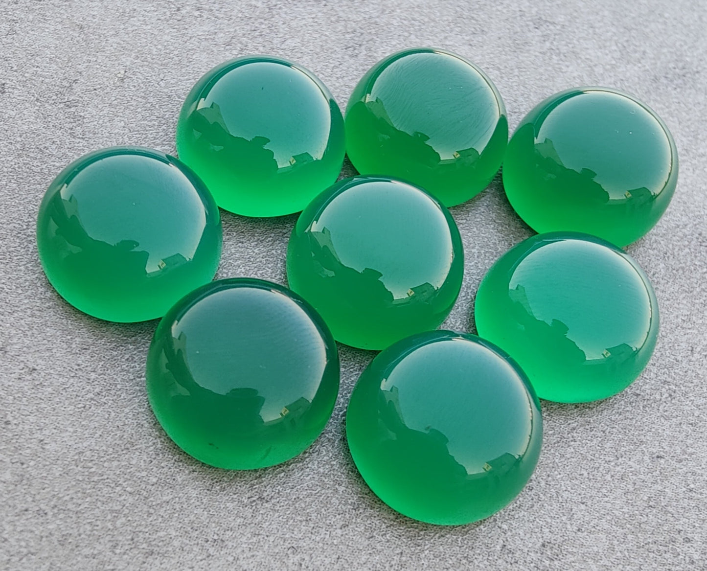 AAA+ QUALITY NATURAL GREEN ONYX ROUND SHAPE CABOCHON FLAT BACK CALIBRATED ROUND SHAPE GEMSTONES, ALL SIZES AVAILABLE