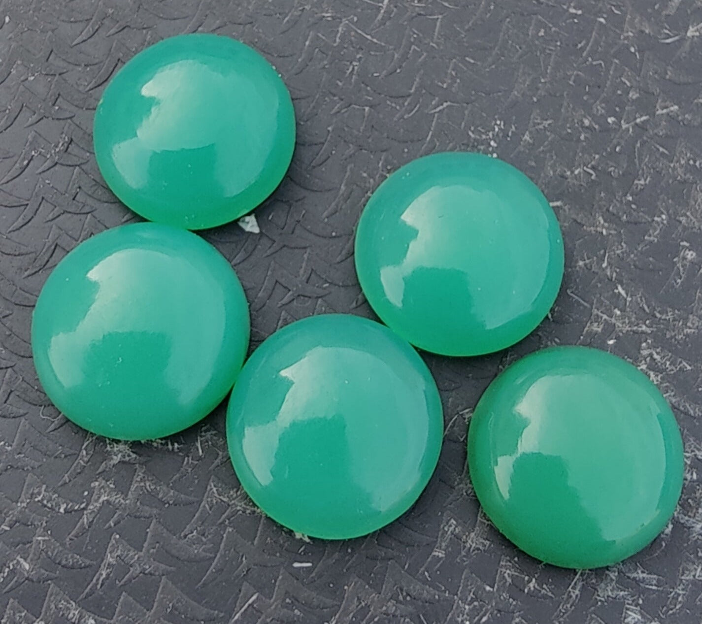 NATURAL GREEN CHALCEDONY ROUND SHAPE CABOCHON TOP GRADE CALIBRATED ROUND SHAE GEMSTONES, ALL SIZES AVAILABLE