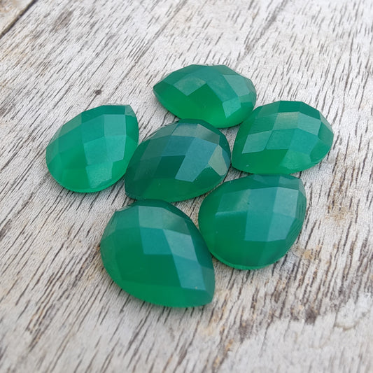 AAA+ QUALITY NATURAL GREEN ONYX PEAR SHAPE CHECKER CUT FLAT BACK CALIBRATED TEARDROP SHAPE GEMSTONES, ALL SIZES AVAILABLE