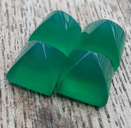 AAA+ Quality Natural Green Onyx Square Pyramid Shape Flat Back Calibrated Wholesale Gemstones, All Sizes Available