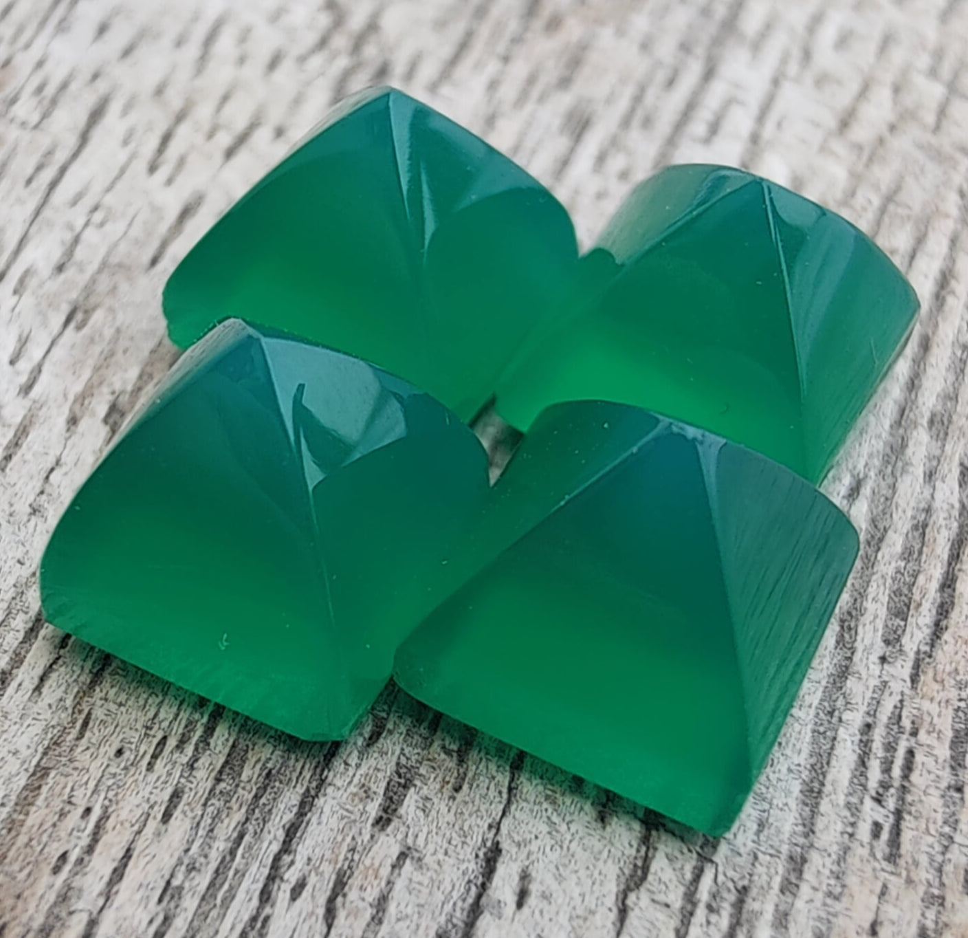 AAA+ Quality Natural Green Onyx Square Pyramid Shape Flat Back Calibrated Wholesale Gemstones, All Sizes Available